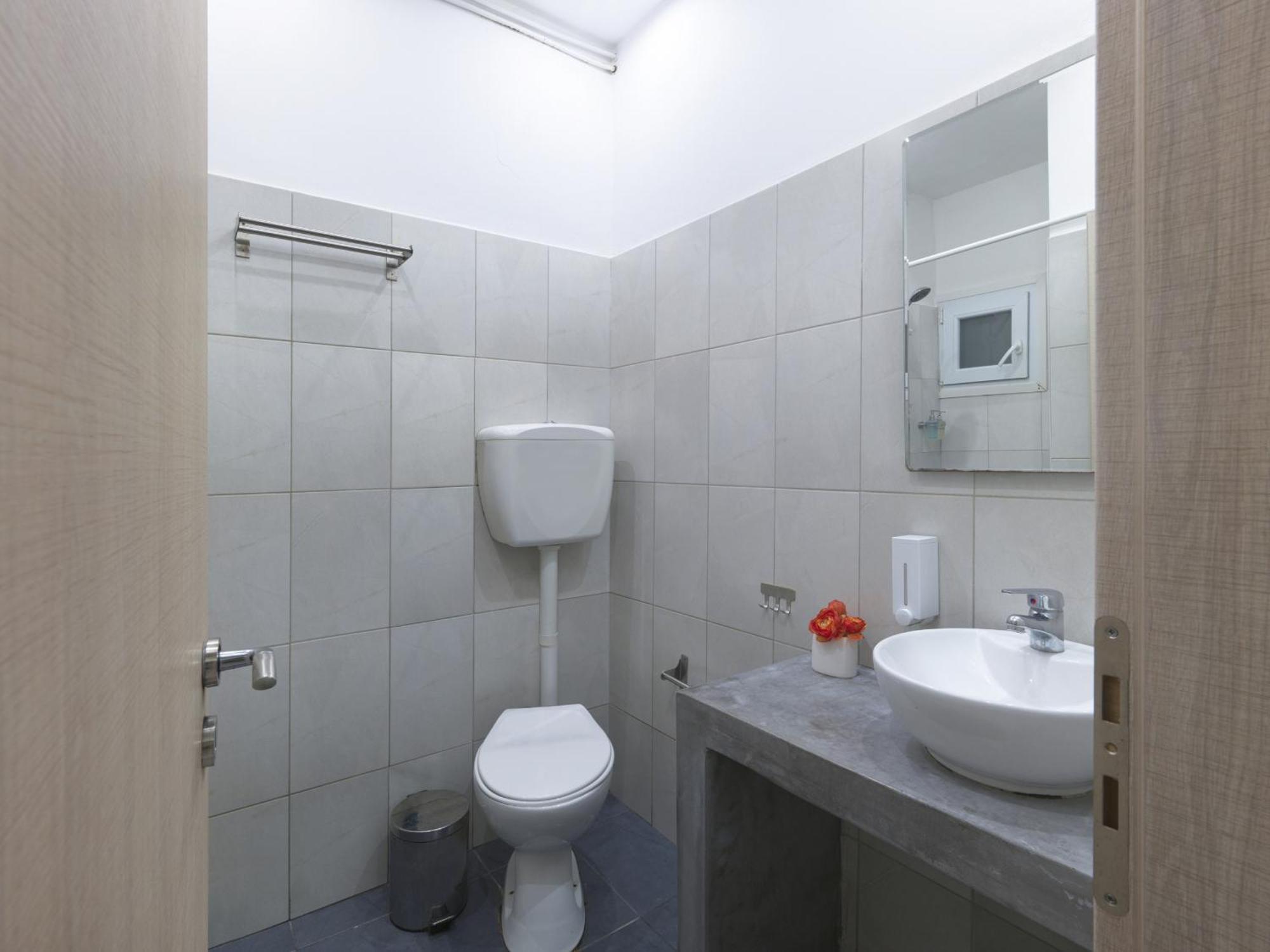 Cozy Athenian One Bd, Pistachio Charm Apartment